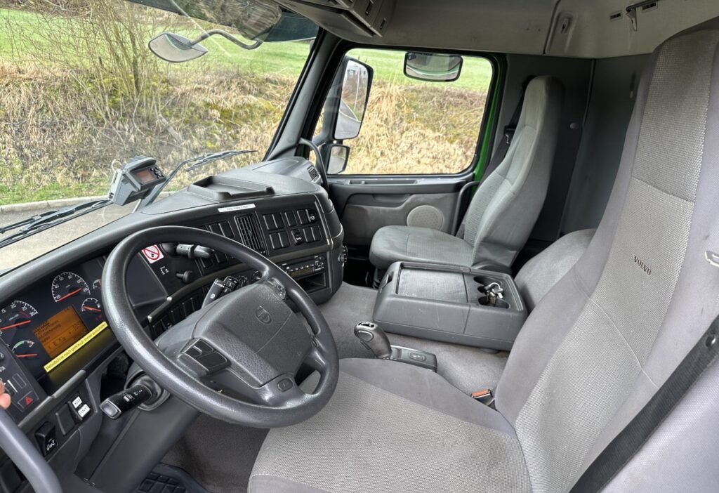 2004 Volvo FM-340 4x2 Kasten / HB
