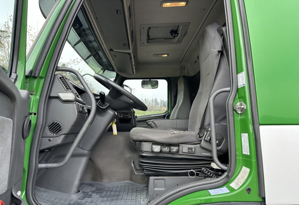 2004 Volvo FM-340 4x2 Kasten / HB
