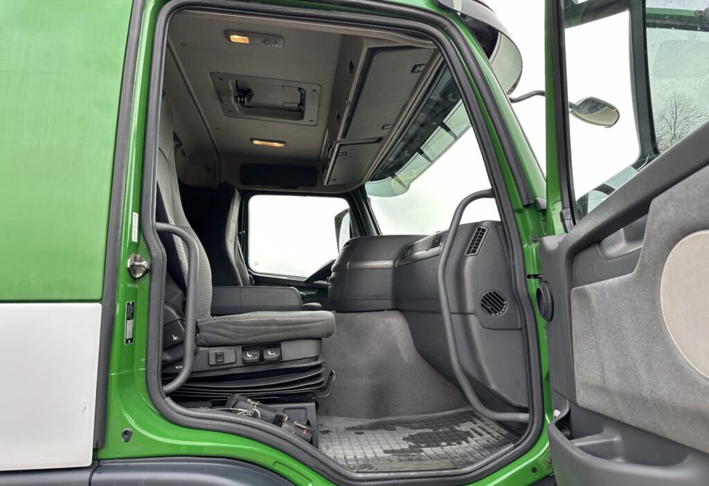 2004 Volvo FM-340 4x2 Kasten / HB