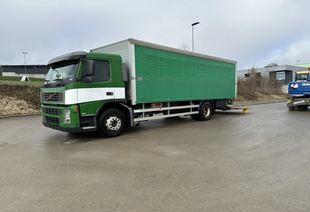 2004 Volvo FM-340 4x2 Kasten / HB