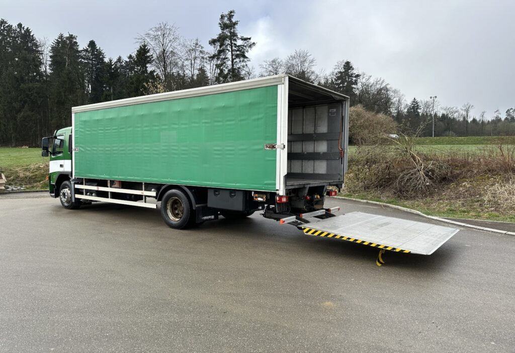 2004 Volvo FM-340 4x2 Kasten / HB