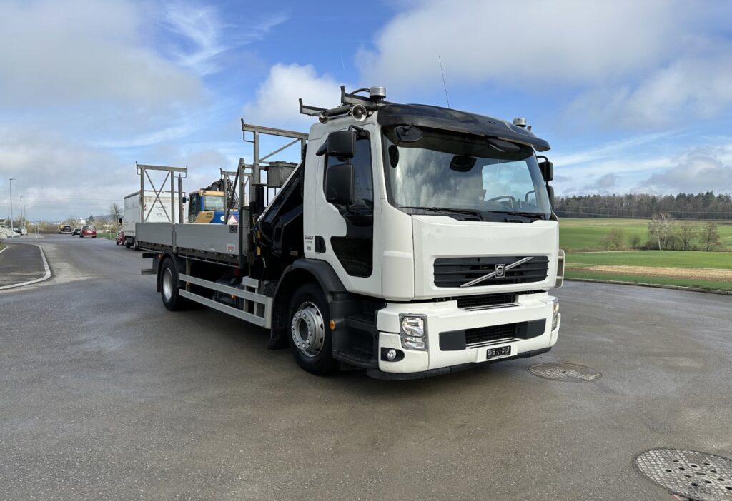 (D) 2008 Volvo FE-320 4x2R Brücke mit Kran