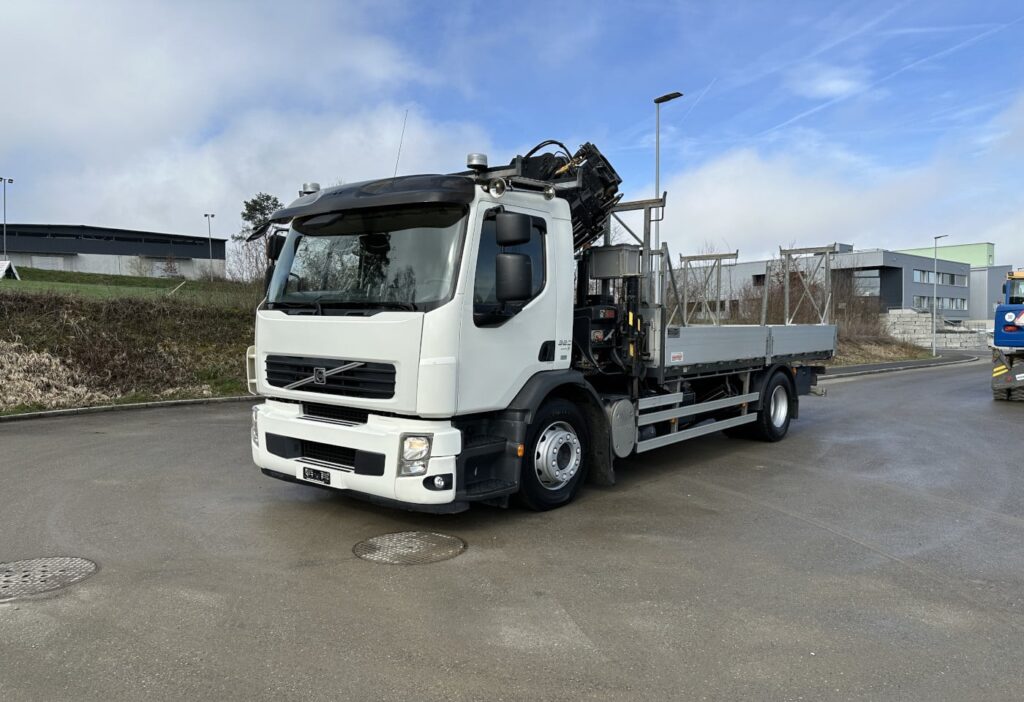 (D) 2008 Volvo FE-320 4x2R Brücke mit Kran