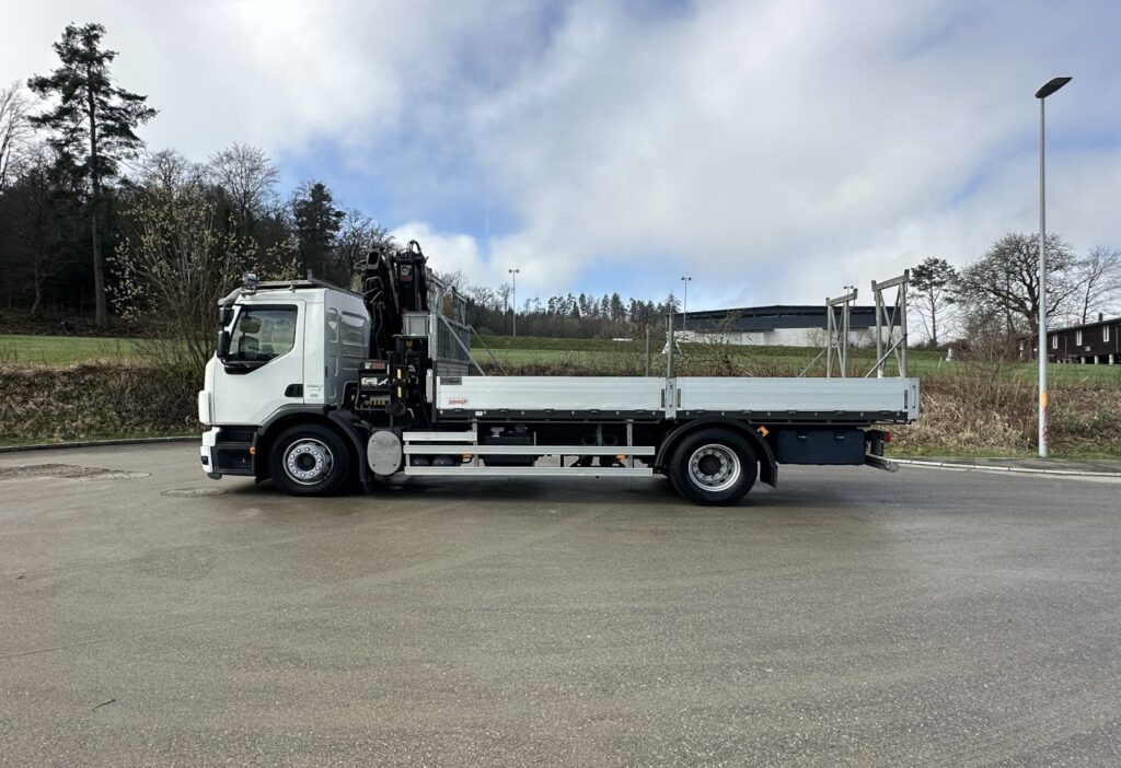 (D) 2008 Volvo FE-320 4x2R Brücke mit Kran