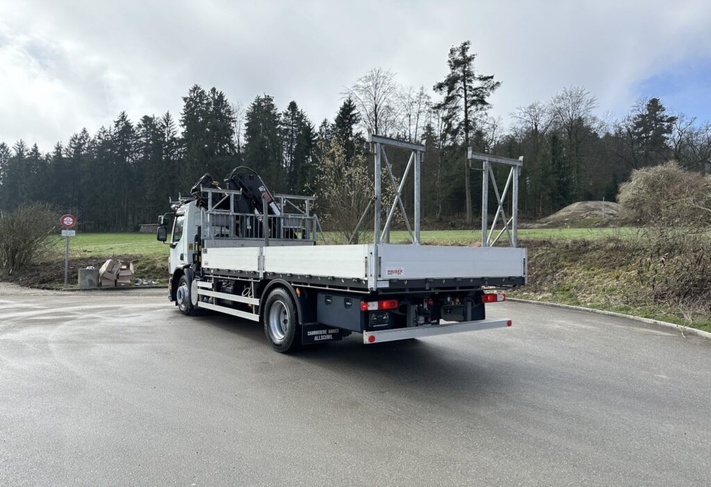 (D) 2008 Volvo FE-320 4x2R Brücke mit Kran