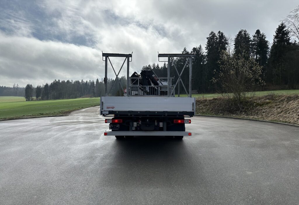 (D) 2008 Volvo FE-320 4x2R Brücke mit Kran