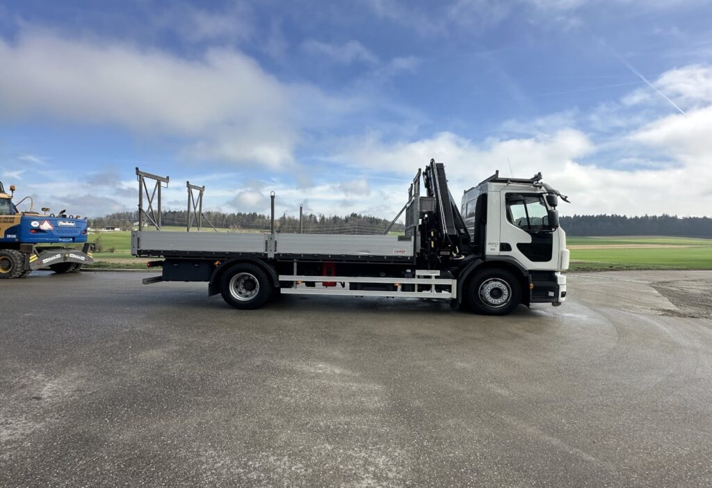 (D) 2008 Volvo FE-320 4x2R Brücke mit Kran