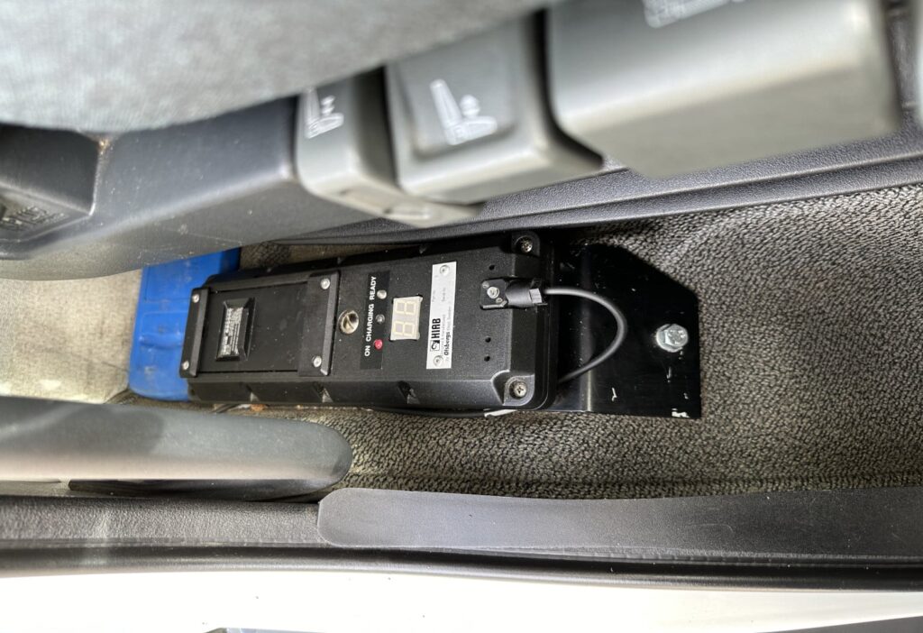 (D) 2008 Volvo FE-320 4x2R Brücke mit Kran