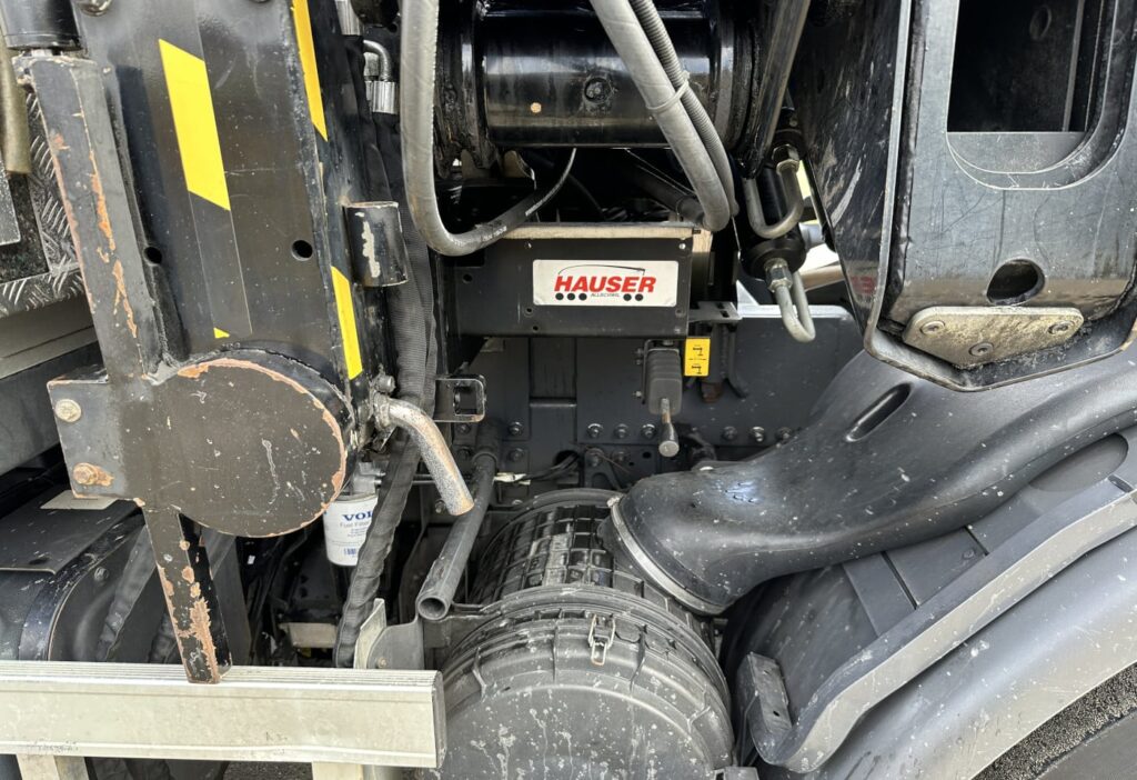 (D) 2008 Volvo FE-320 4x2R Brücke mit Kran