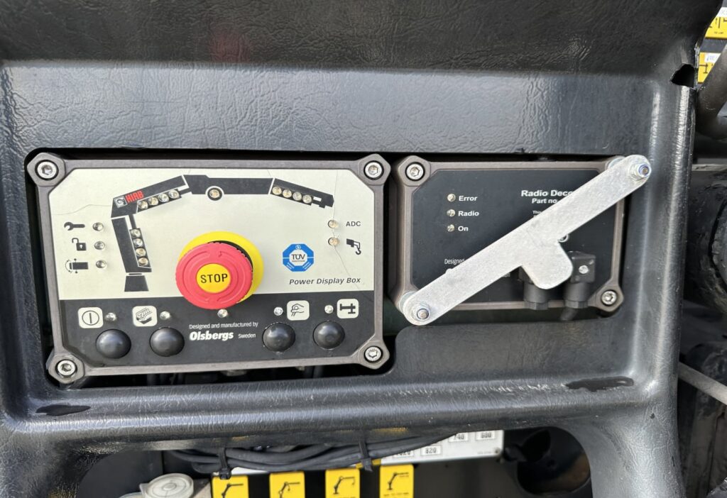 (D) 2008 Volvo FE-320 4x2R Brücke mit Kran