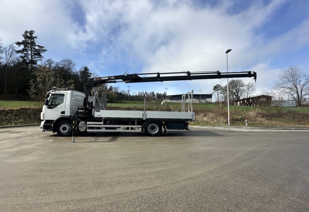 (D) 2008 Volvo FE-320 4x2R Brücke mit Kran