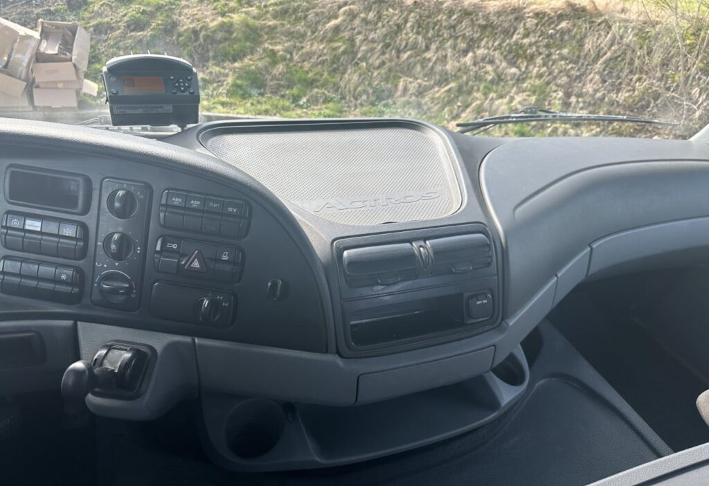 2006 MB-Actros 3244 8x4 Hakengerät