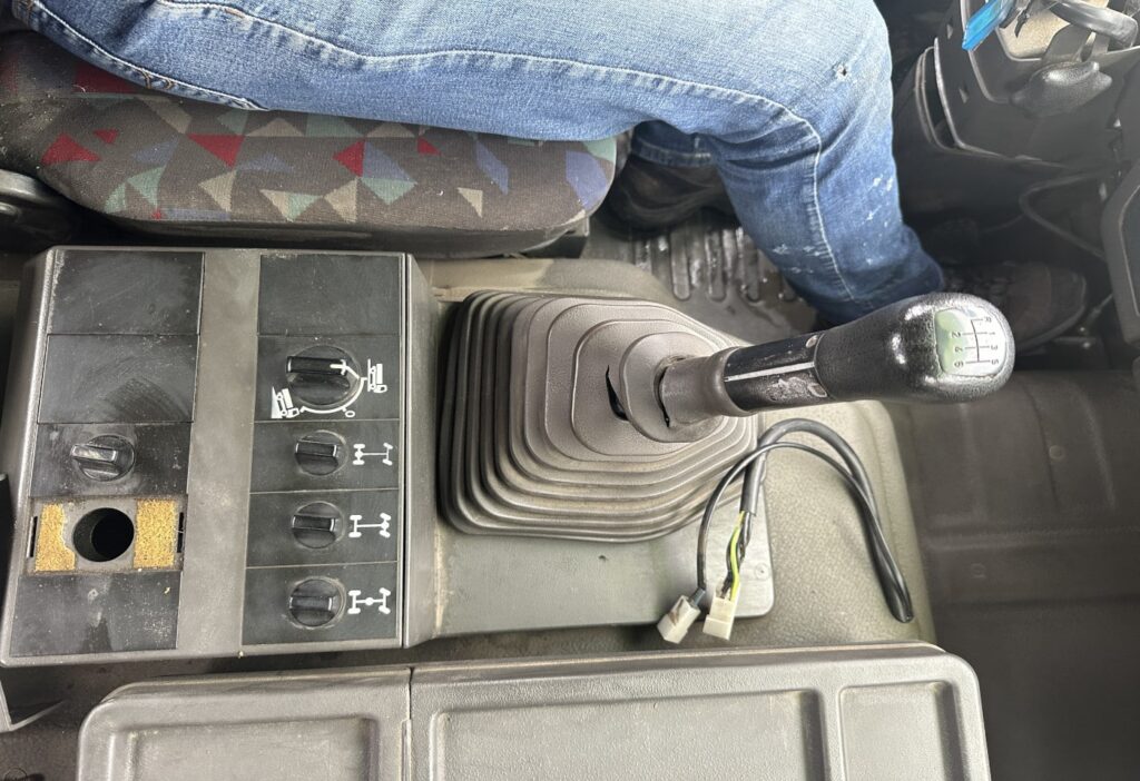 1995 MB-2544 6x4/4 Kipper / Kran