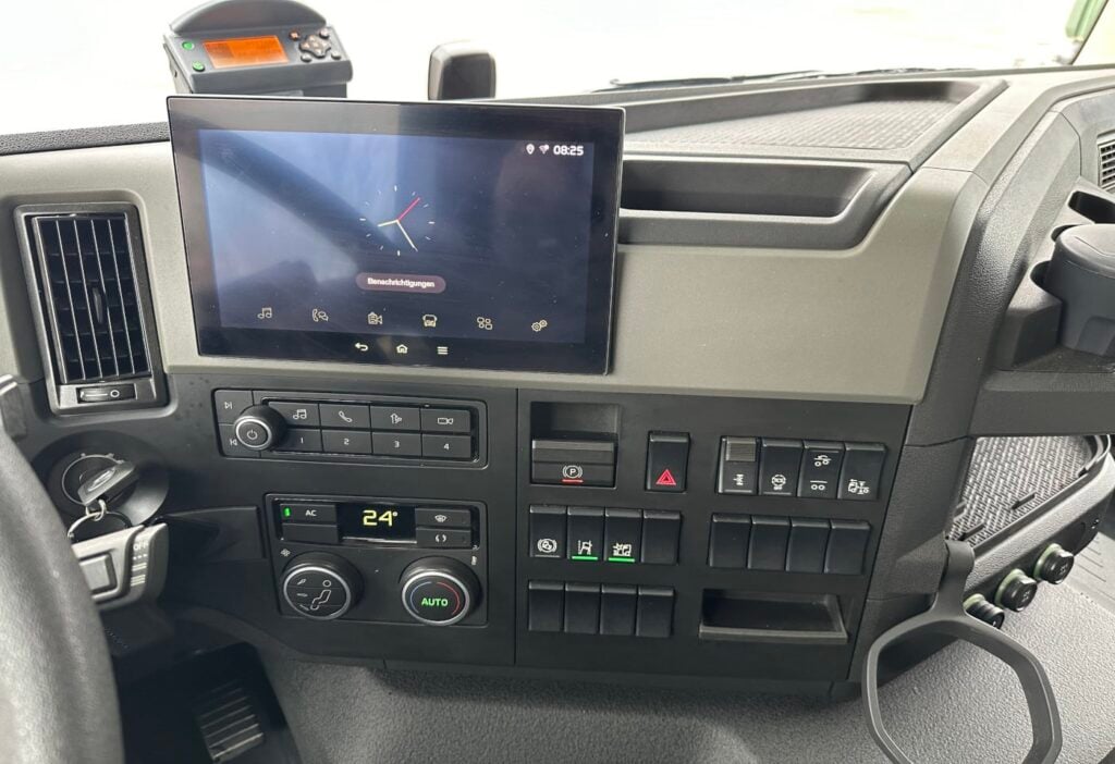 2023 Volvo FM-500 6x2R Brücke