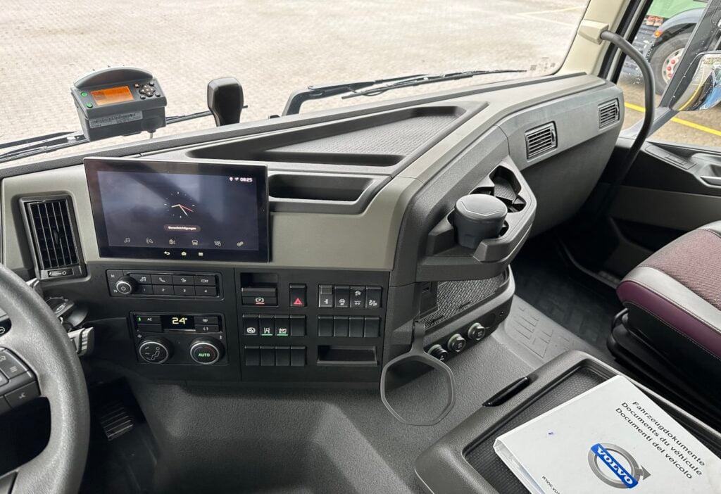 2023 Volvo FM-500 6x2R Brücke