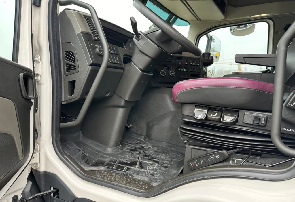 2023 Volvo FM-500 6x2R Brücke