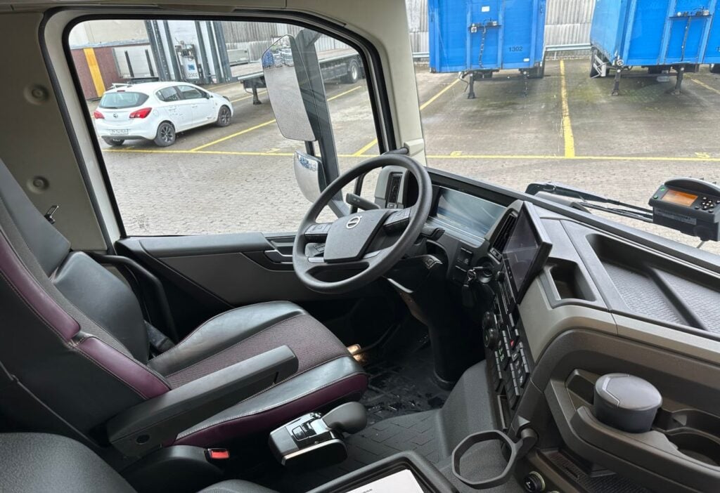 2023 Volvo FM-500 6x2R Brücke