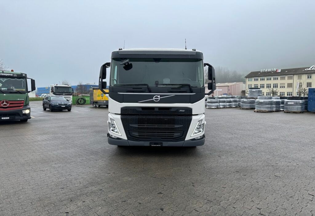 2023 Volvo FM-500 6x2R Brücke
