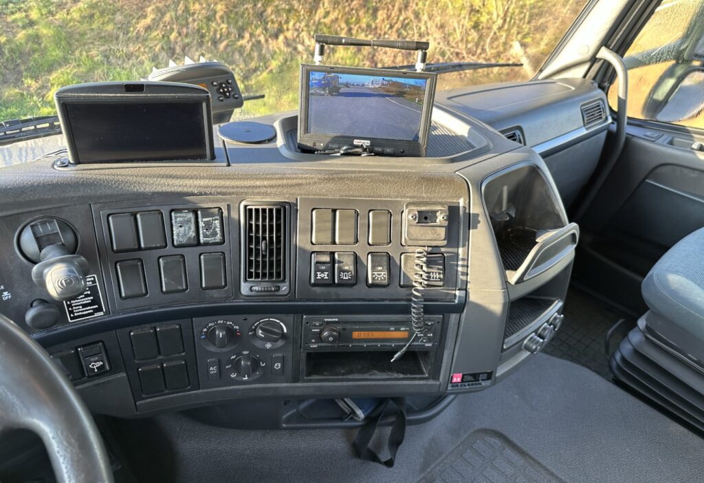 2011 Volvo FH-420 8x4R Silo