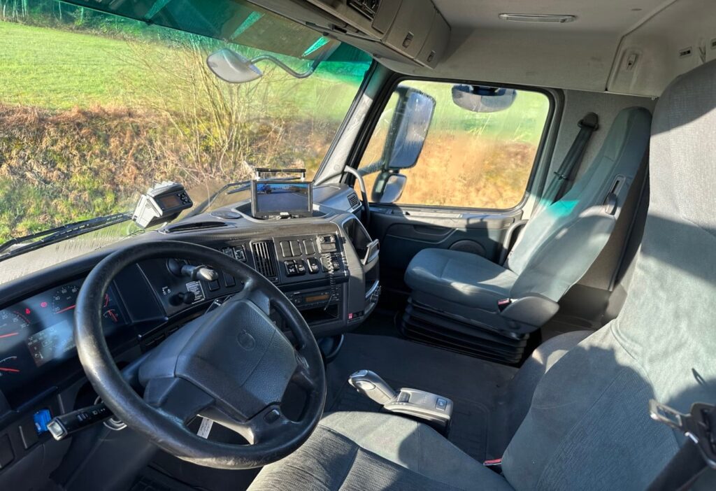 2011 Volvo FH-420 8x4R Silo