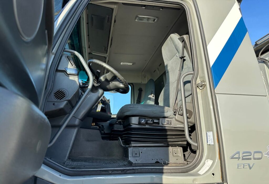2011 Volvo FH-420 8x4R Silo
