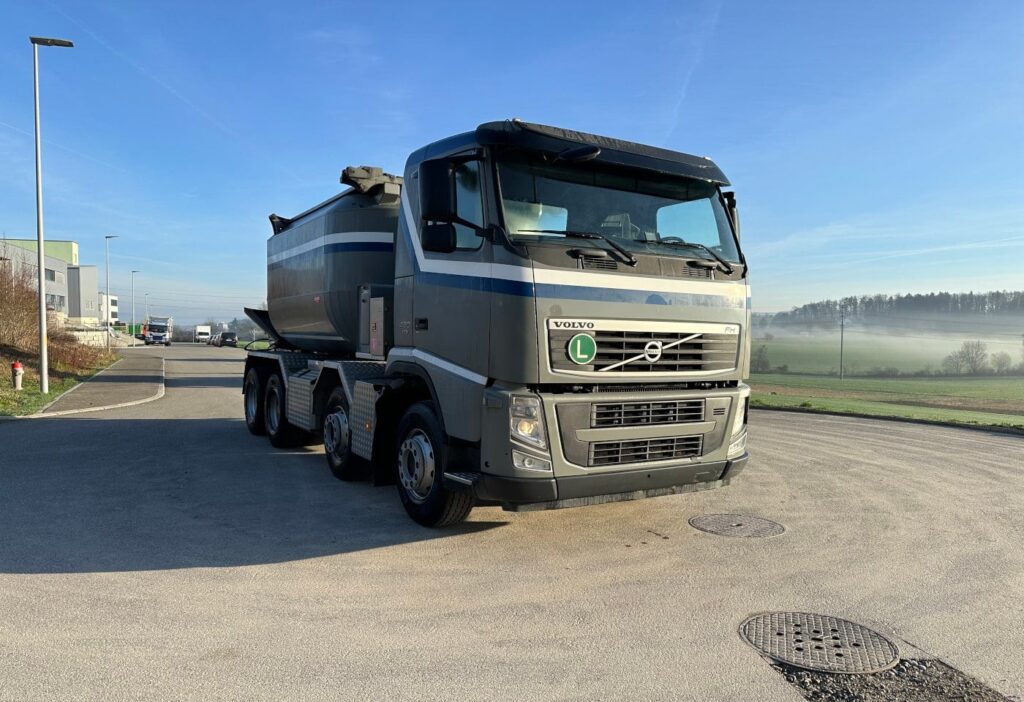 2011 Volvo FH-420 8x4R Silo