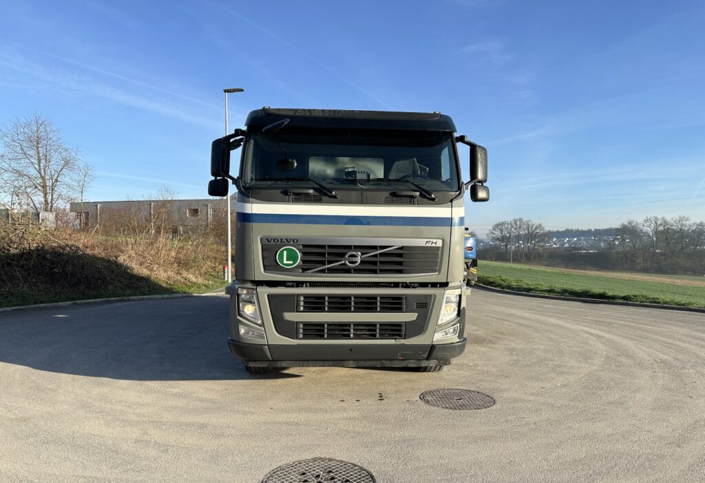 2011 Volvo FH-420 8x4R Silo