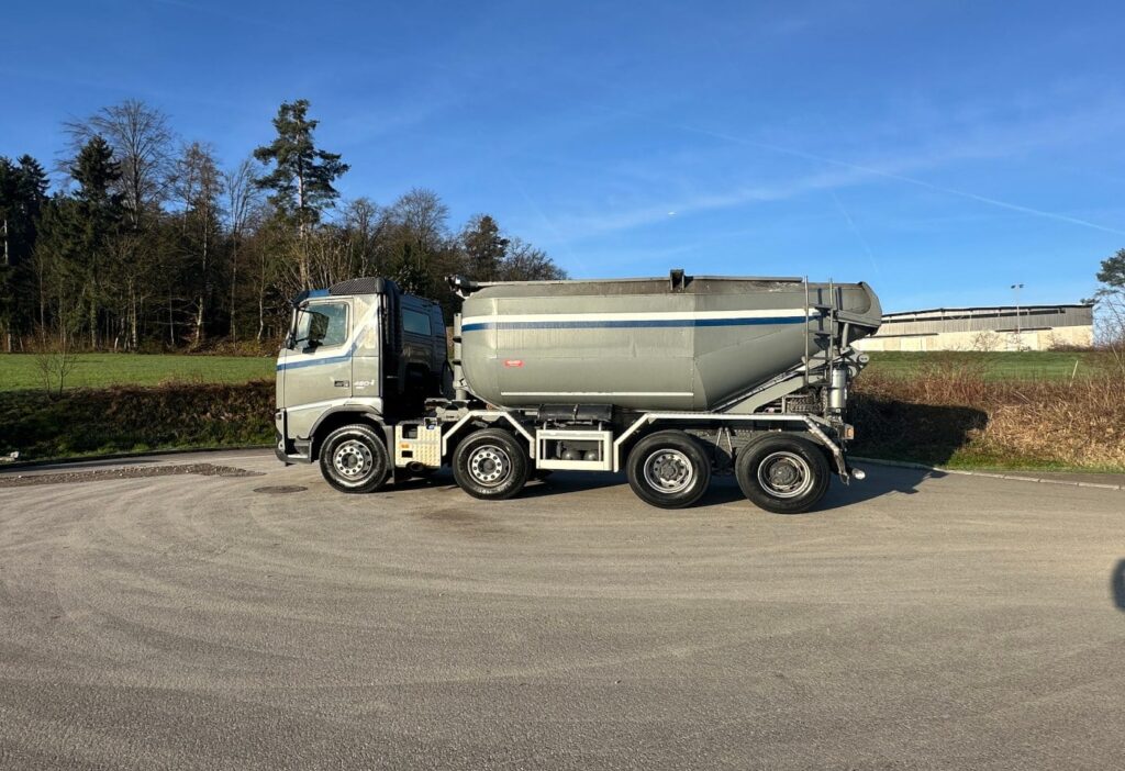 2011 Volvo FH-420 8x4R Silo