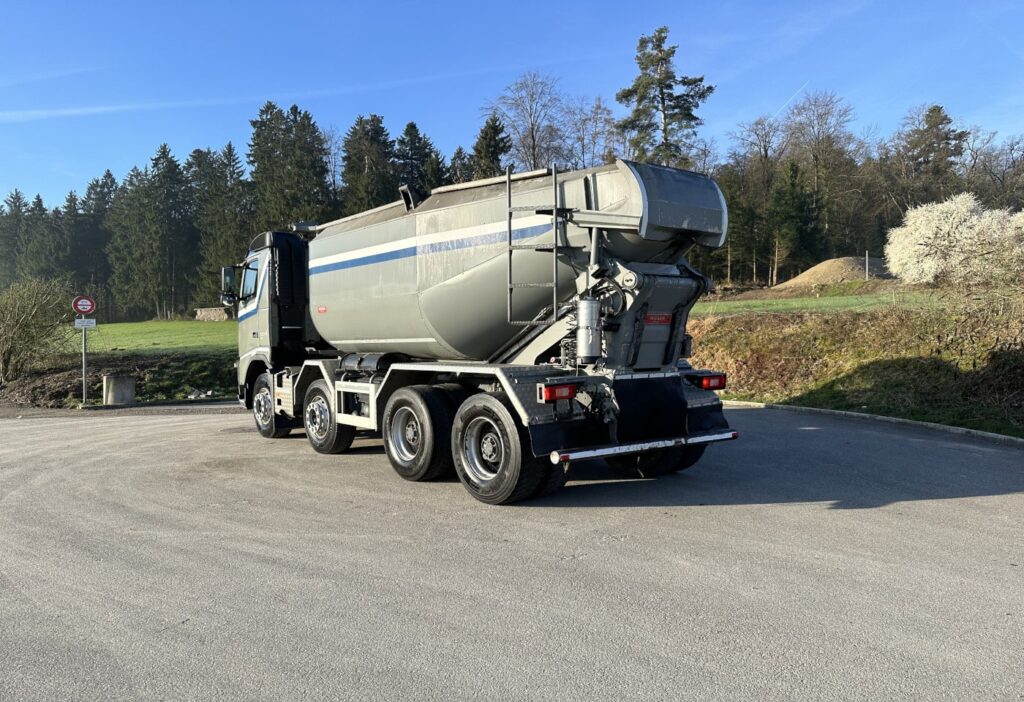 2011 Volvo FH-420 8x4R Silo