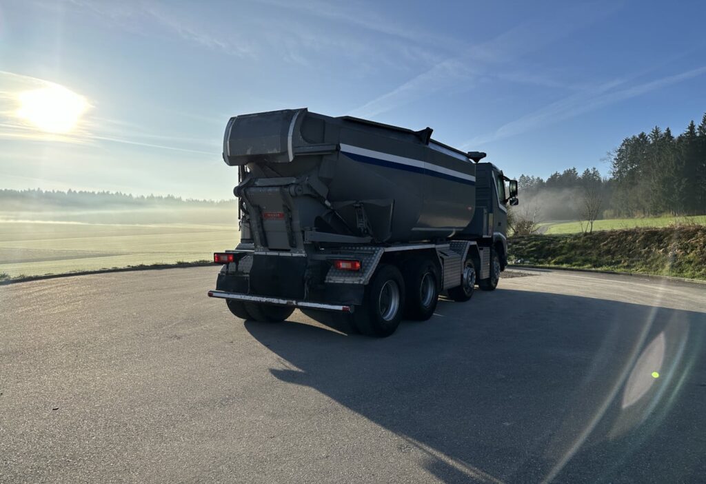 2011 Volvo FH-420 8x4R Silo