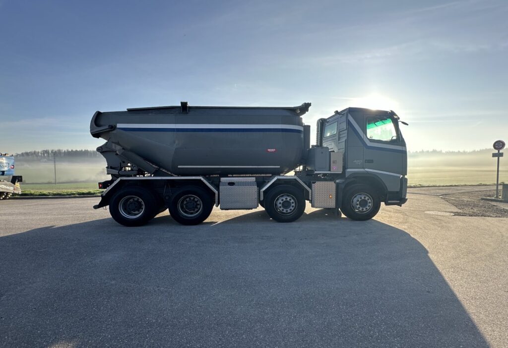 2011 Volvo FH-420 8x4R Silo
