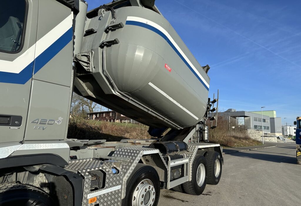 2011 Volvo FH-420 8x4R Silo