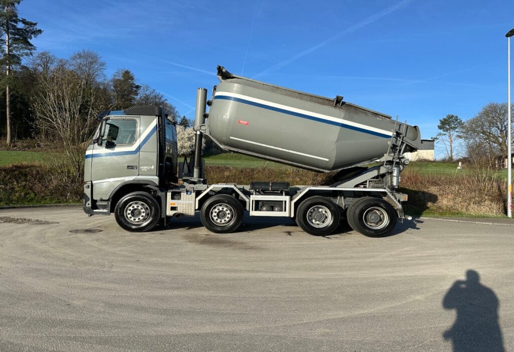 2011 Volvo FH-420 8x4R Silo