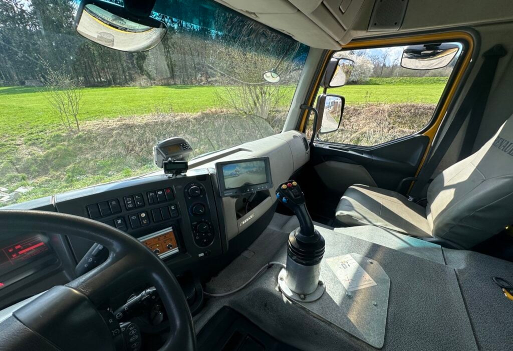 2008 Renault Kerax 450 8x4 Hakengerät