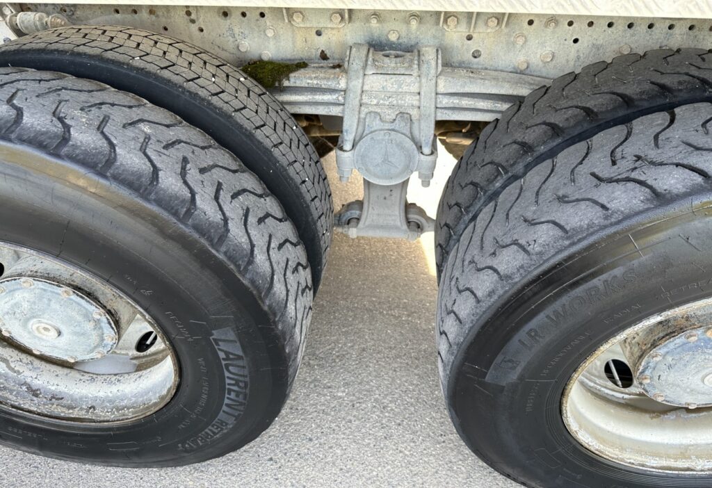 2001 Mercedes-Benz Actros 3235 8x4 SWS Betonmischer/Kipper
