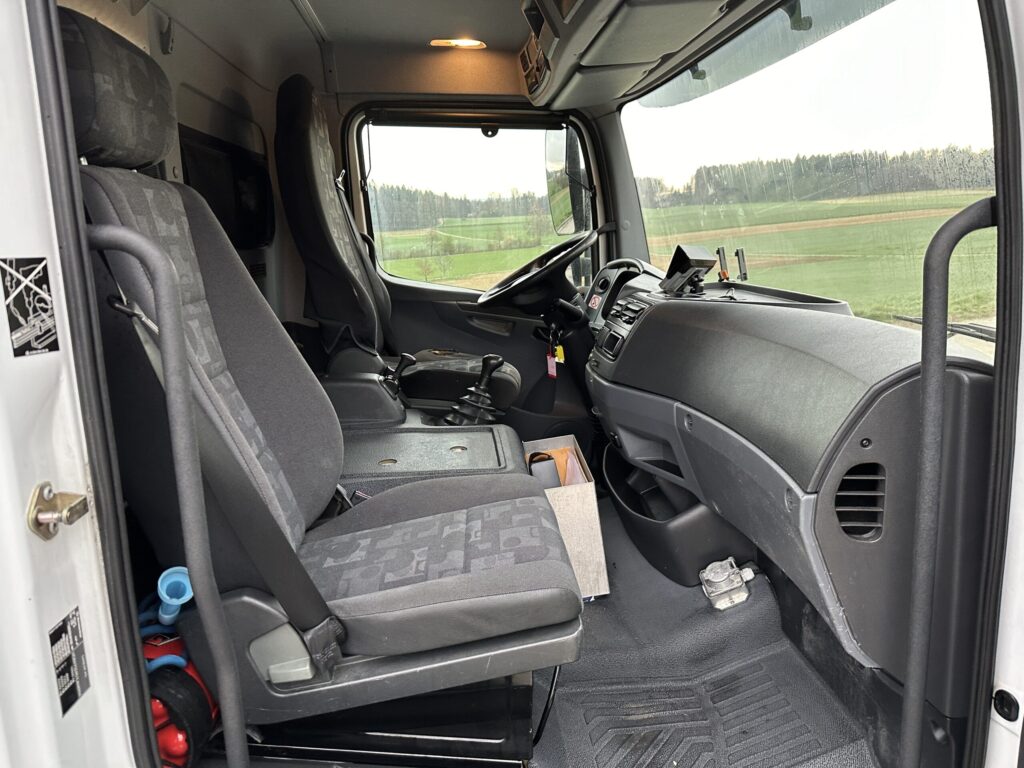 2010 Mercedes-Benz Atego 1022 4x2 Kühlkoffer mit HB