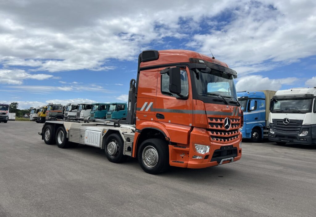 (D) 2015 MB-Arocs 3245 8x2 Haken