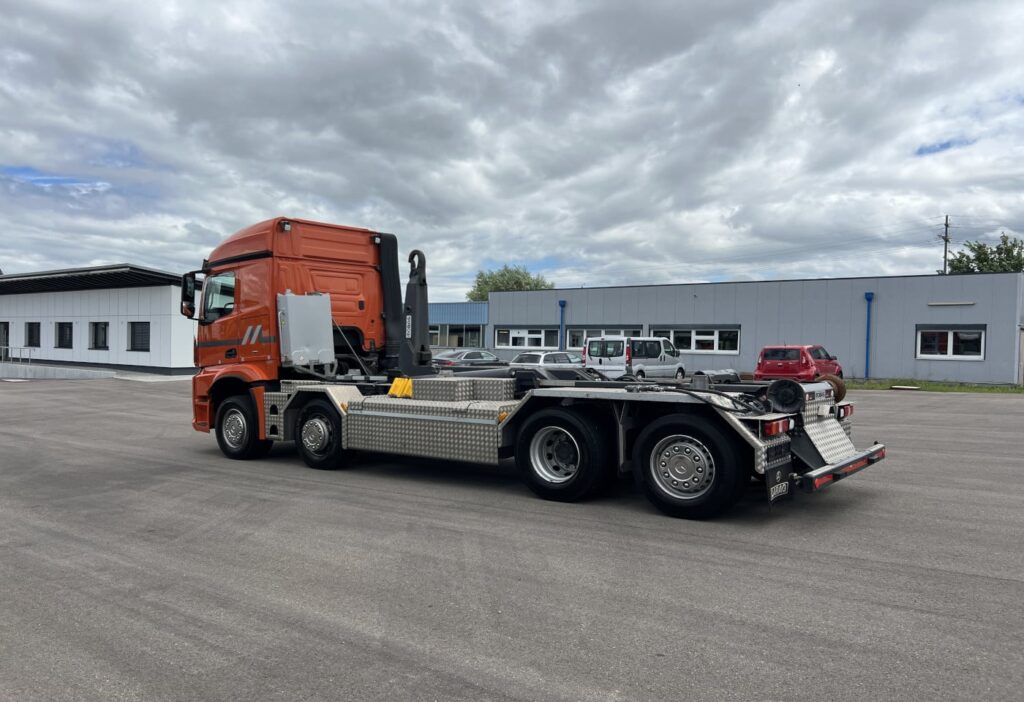 (D) 2015 MB-Arocs 3245 8x2 Haken