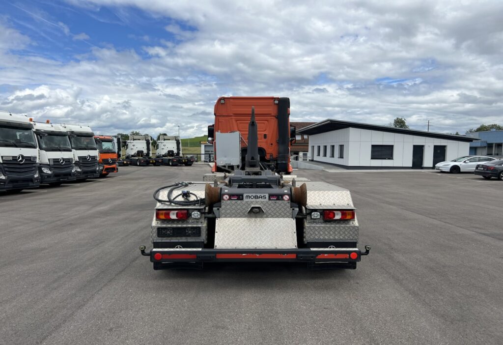 (D) 2015 MB-Arocs 3245 8x2 Haken