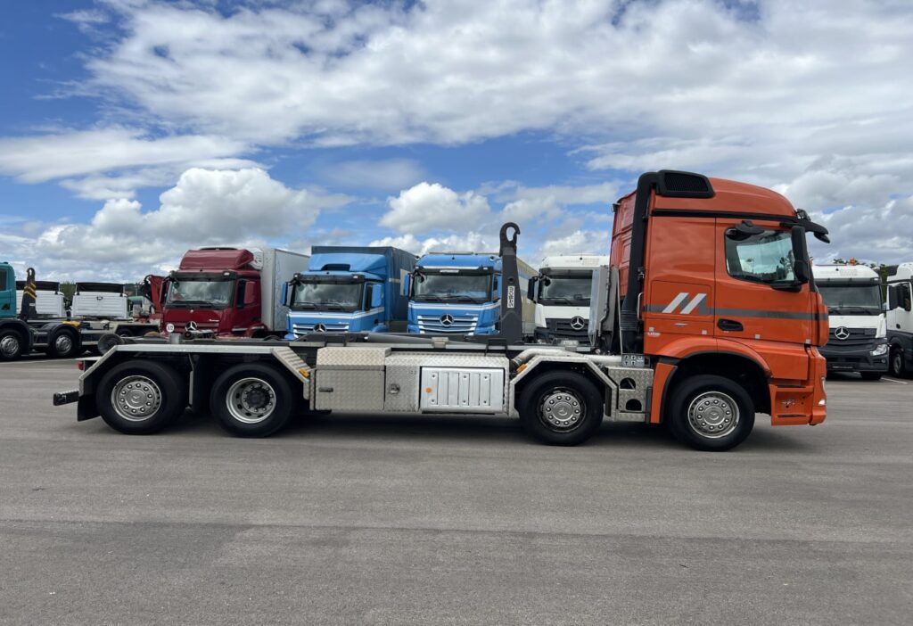 (D) 2015 MB-Arocs 3245 8x2 Haken
