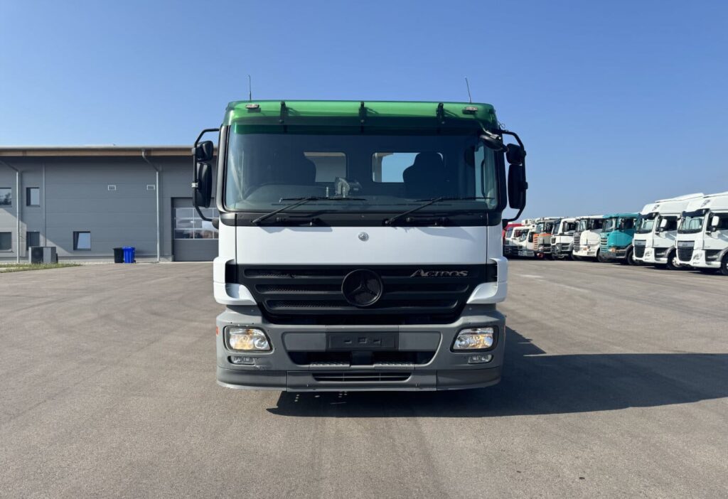 (D) 2006 Mercedes-Benz Actros 2544 Chassis-Kabine