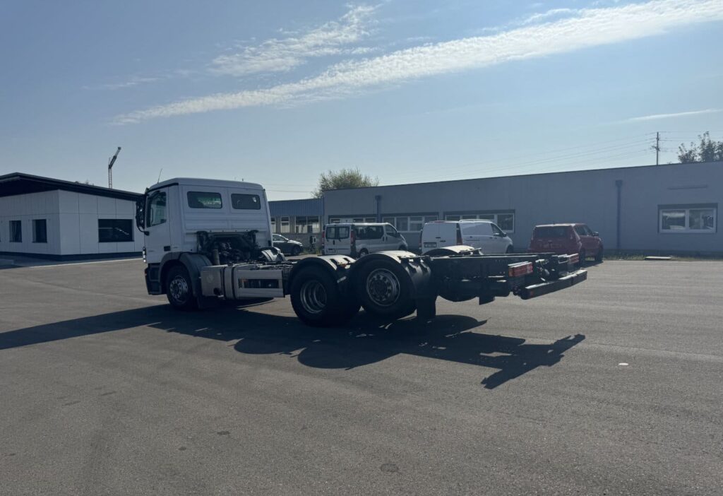 (D) 2006 Mercedes-Benz Actros 2544 Chassis-Kabine