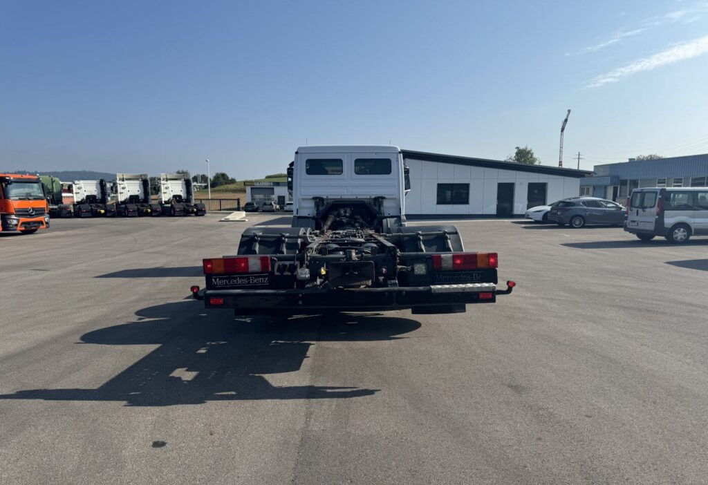 (D) 2006 Mercedes-Benz Actros 2544 Chassis-Kabine