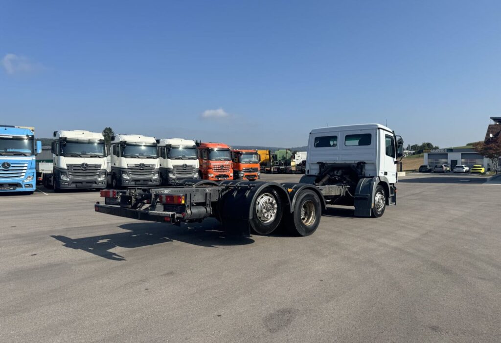 (D) 2006 Mercedes-Benz Actros 2544 Chassis-Kabine