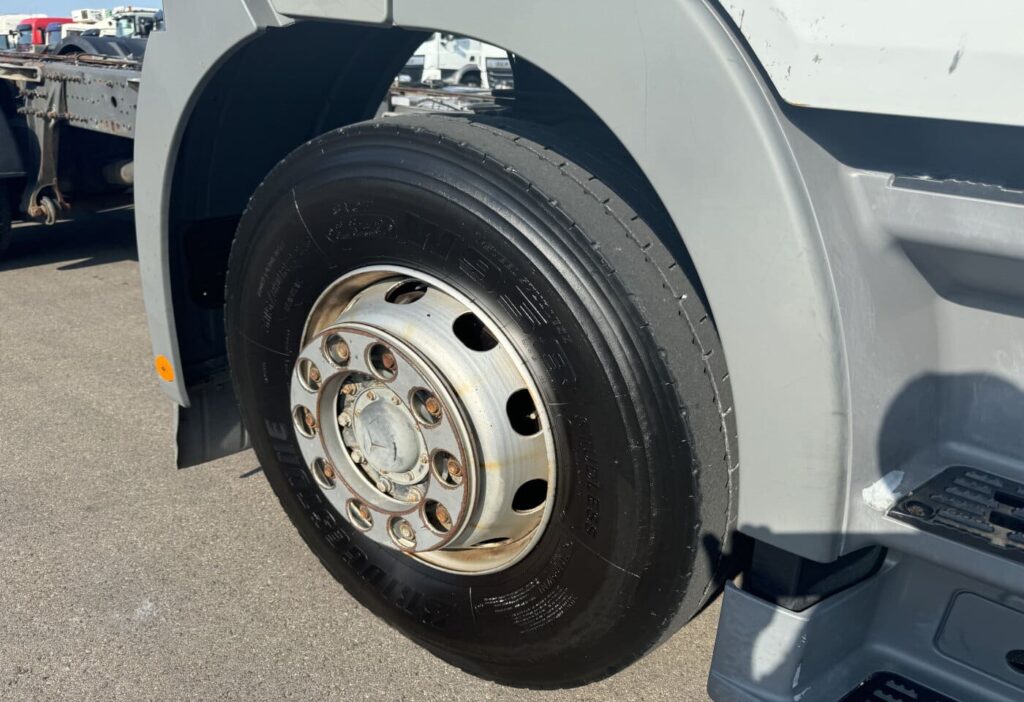 (D) 2006 Mercedes-Benz Actros 2544 Chassis-Kabine