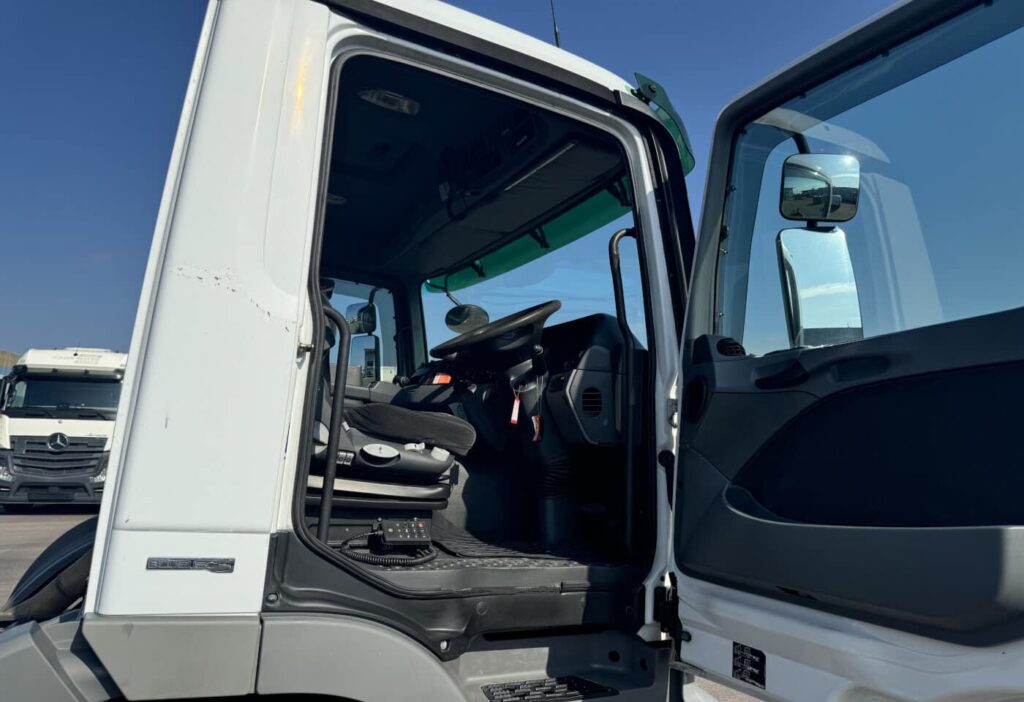 (D) 2006 Mercedes-Benz Actros 2544 Chassis-Kabine