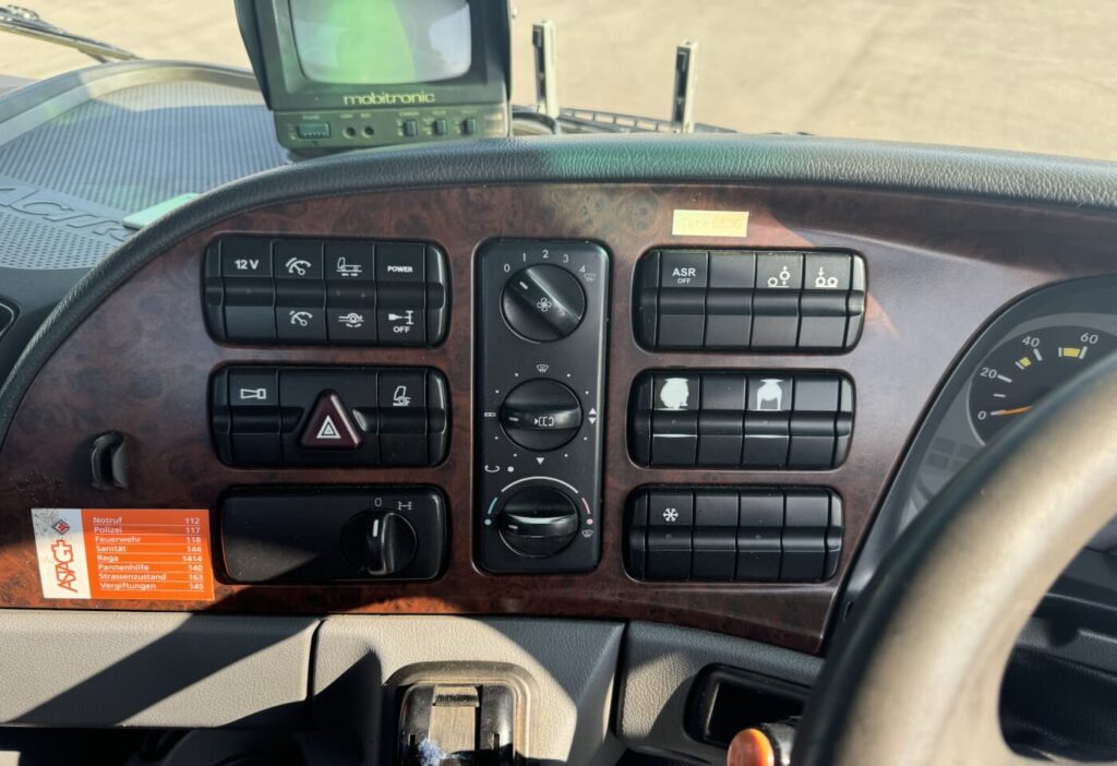 (D) 2006 Mercedes-Benz Actros 2544 Chassis-Kabine