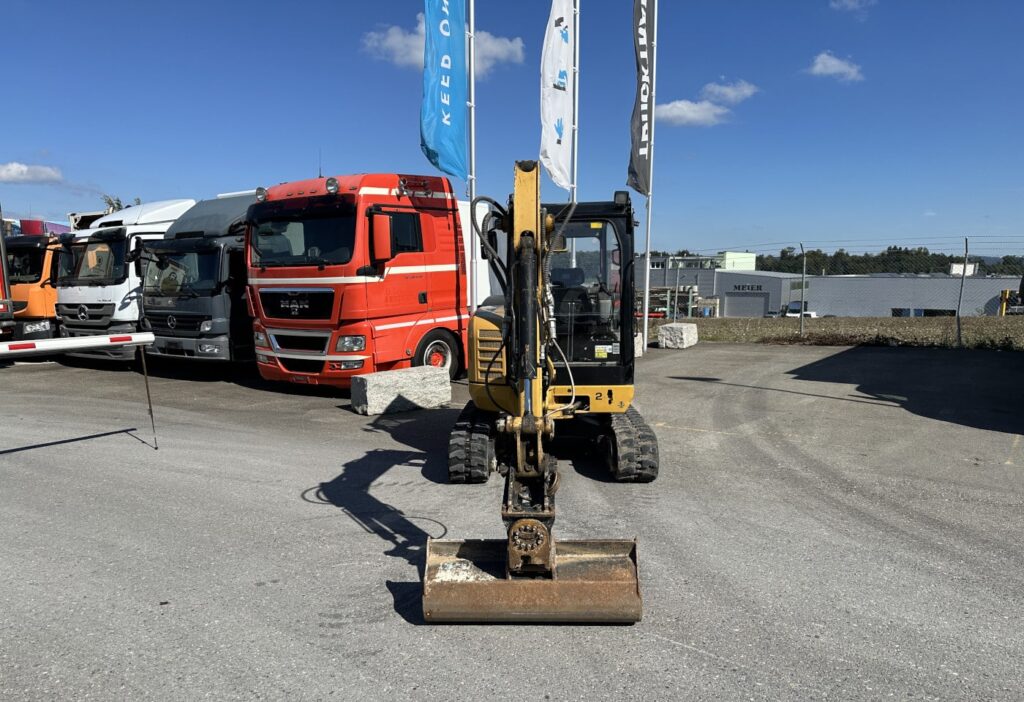2019 Caterpillar 302.7D CR Minibagger