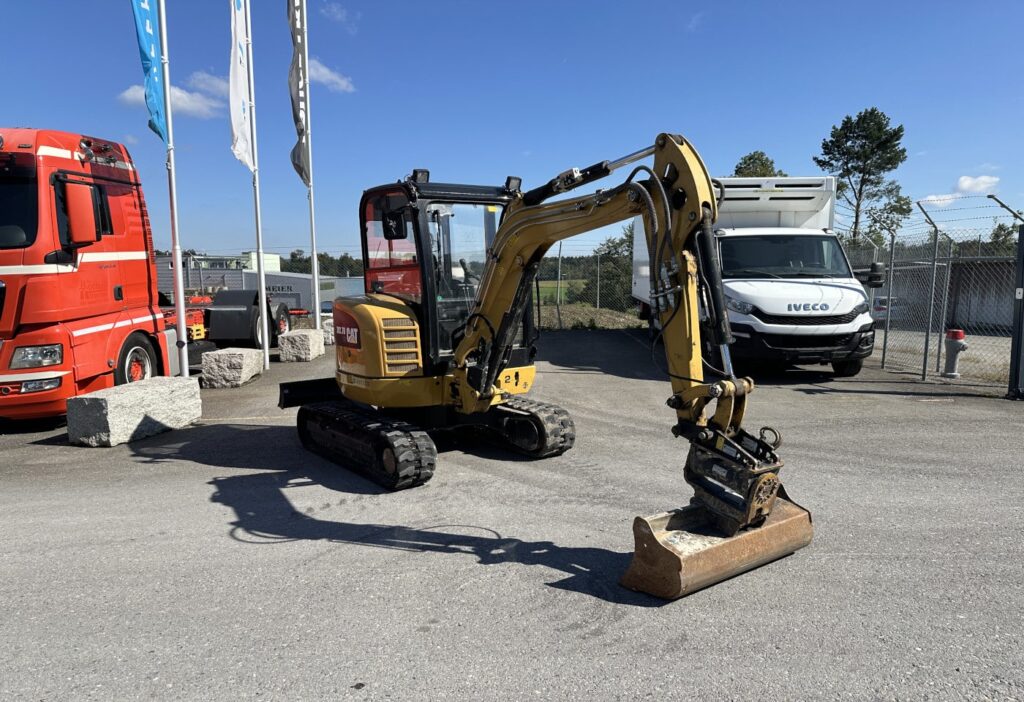 2019 Caterpillar 302.7D CR Minibagger