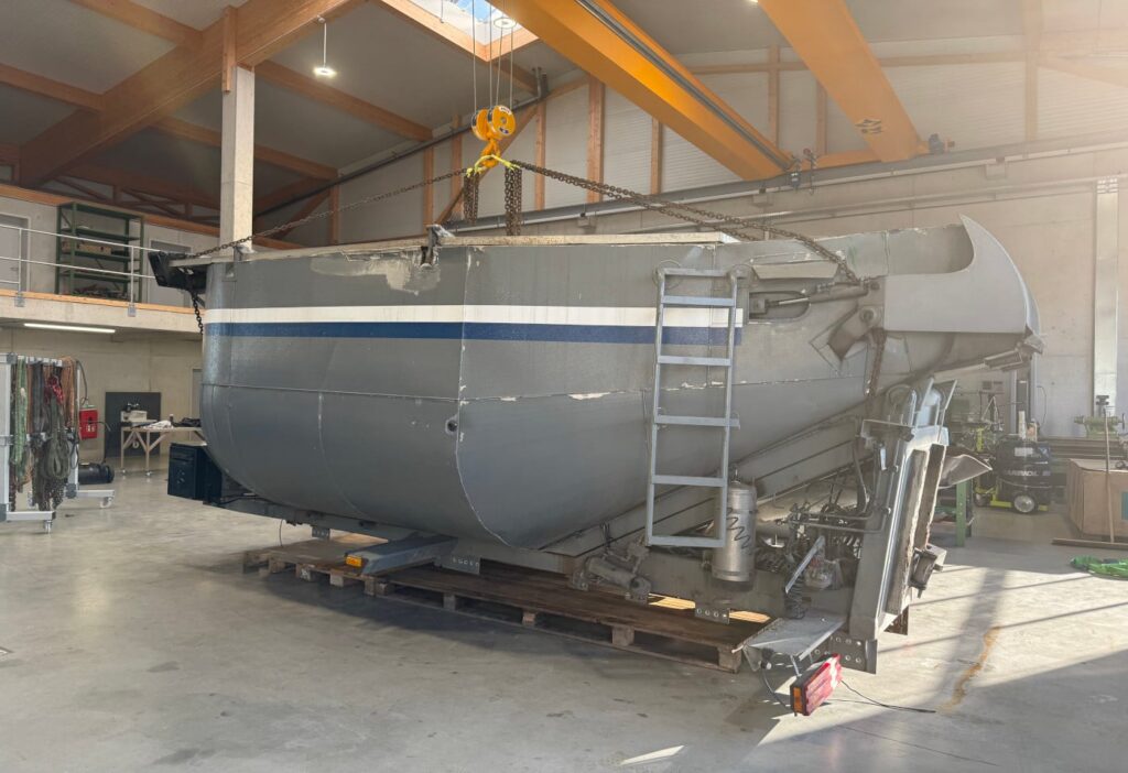 2011 Peter Betonsilo isoliert mit Deckel
